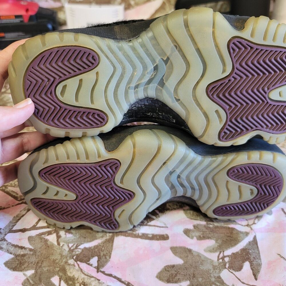 Air Jordan Future Black Night Maroon Furry Sneakers Womens Size 6 - Picture 5 of 9